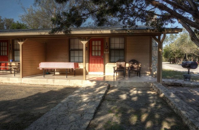 Frio Country Resort - Within walking distance to the Frio River!