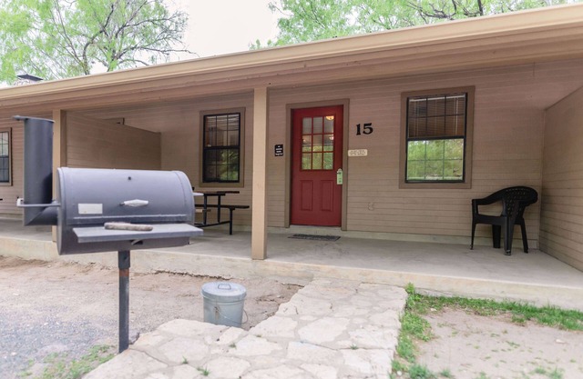 Frio Country Resort - Within walking distance to the Frio River!