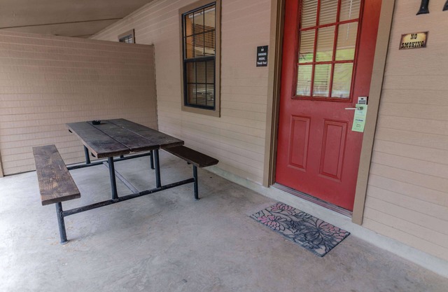 Frio Country Resort - Within walking distance to the Frio River!