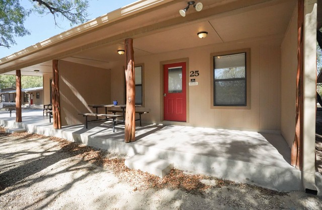 Frio Country Resort - Within walking distance to the Frio River!