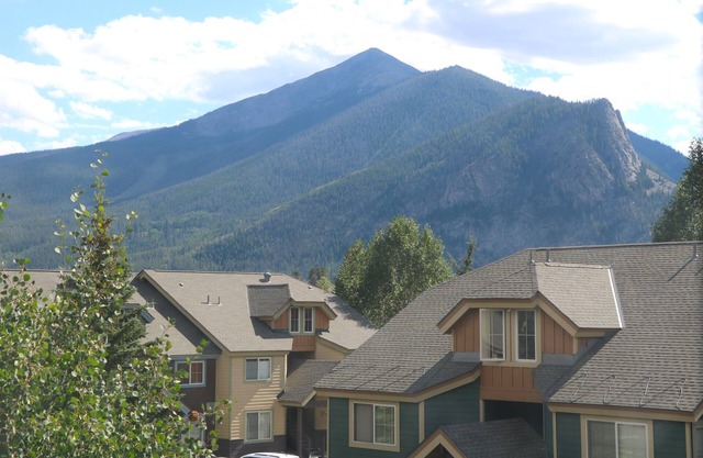 Frisco condo with huge upstairs loft close to shopping, ski resorts, and I-70