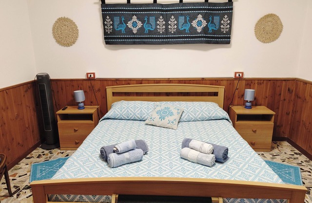 From Tziu Efisiu. 10 km from the sea, Wi-Fi, towels, linen, washing machine.