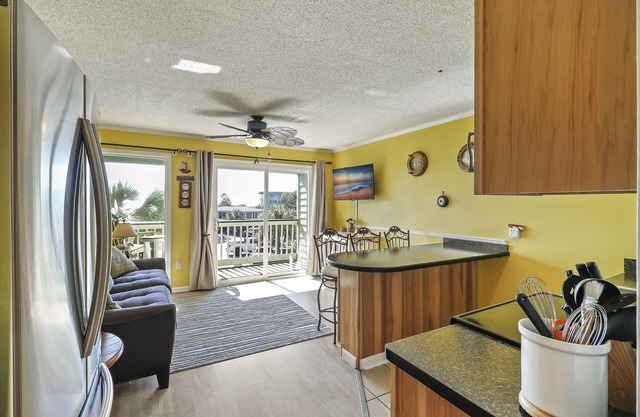 A + Sea Cabin, im Jahr 2018 komplett renoviert Ocean Front Condo. Gemeinschaftspool und Pier