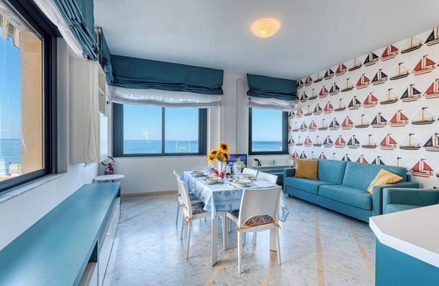 Front Beach Magic Sea - 20m From The Sea, Laigueglia, Italy