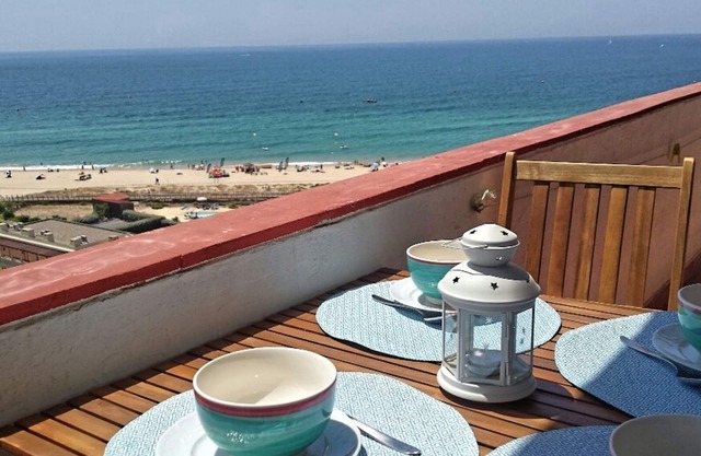 Front Blick auf den Strand in Alvor