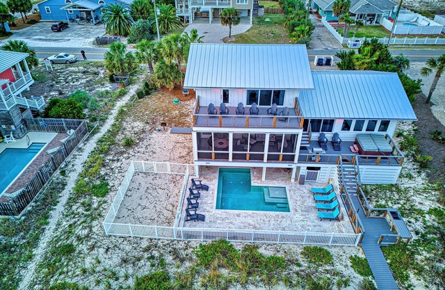 Pet Friendly, Private Pool, Beach Front, Hot Tub, Free Beach Gear!