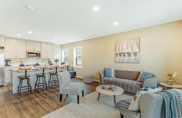 Front Street Suite