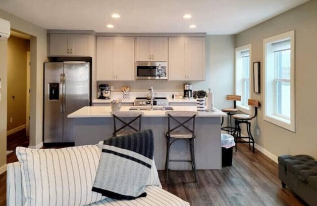 Front Street Suite