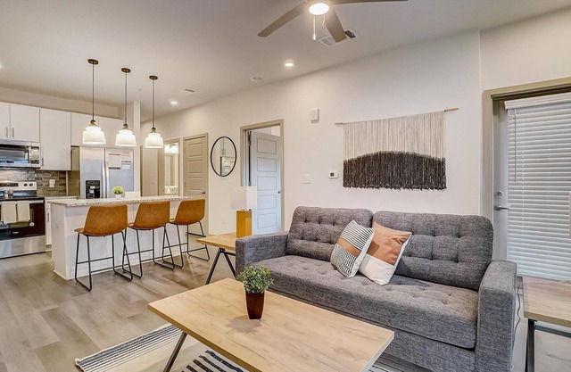 Frontdesk | 1 BR Apt near Botanical Gardens