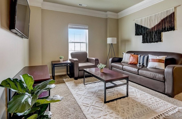 Frontdesk | 2 BR Near Notre Dame