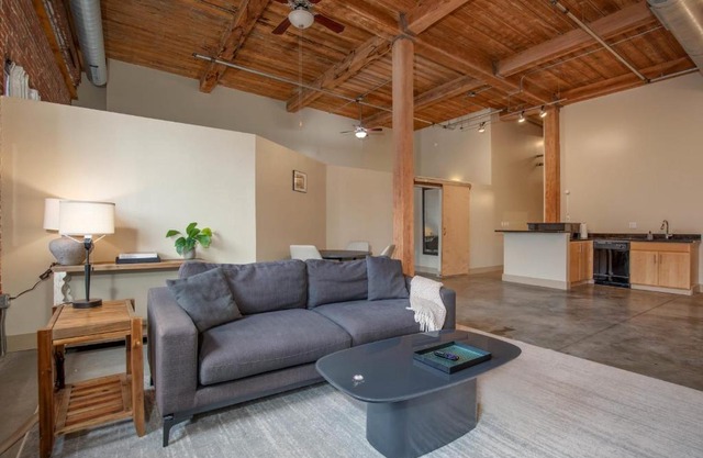 FRONTDESK Modern 2 BR Loft near Downtown West