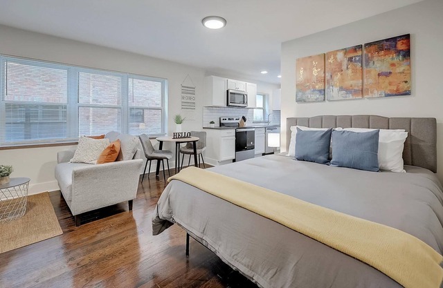 Frontdesk | Walnut Hills Spacious Studio