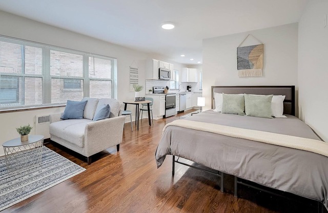 Frontdesk | Walnut Hills Studio Apt