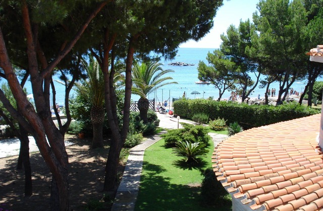 Fronte Mare - Facing the sea