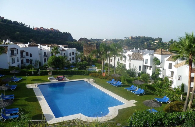 Frontline Golf Apartment im Los Arqueros Golf & Country Club in der Nähe von Marbella
