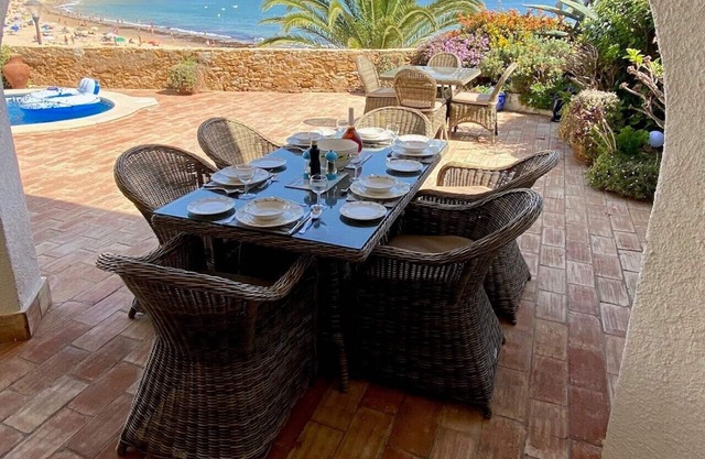 Frontline - Overlooking ocean/Beach - PRIVATE POOL