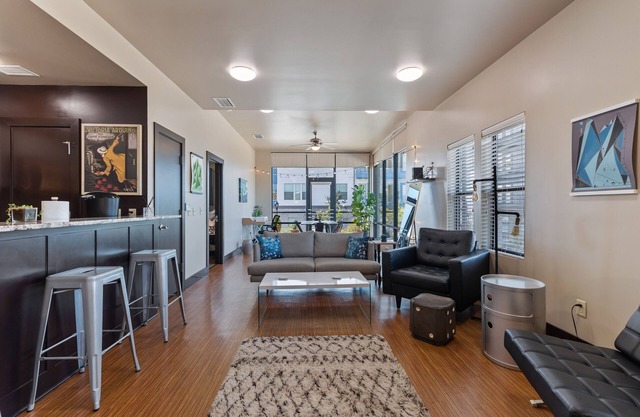 Ft Worth Southside Loft 201- Walk to Magnolia Ave!