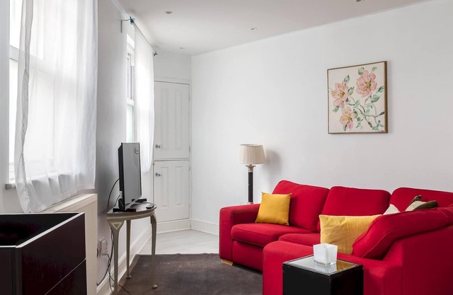 Fulham Amazing 2-Bedroom House by Central London