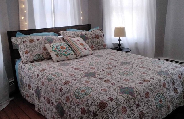 Full 2 bedroom apt in beautiful Warren RI
