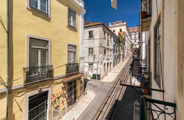 Full accommodation: apartment in Lisbon, Portugal