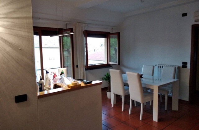 Komplette Wohnung in der Nähe des Stadtzentrums in einer ruhigen und schönen Gegend.