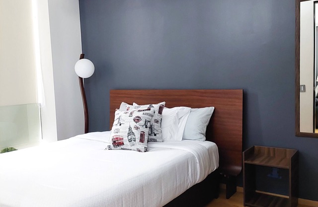 Full apt near Historic Center