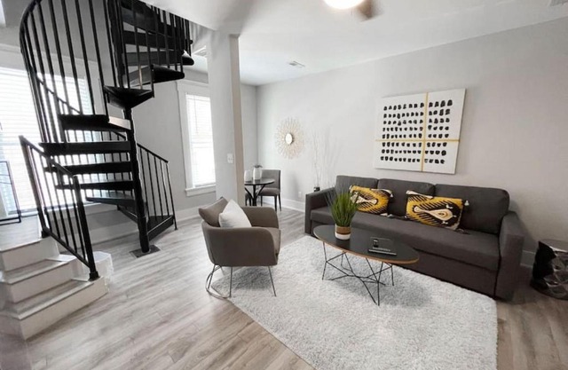 Full Building Huge Downtown Retreat Walkable to Everything