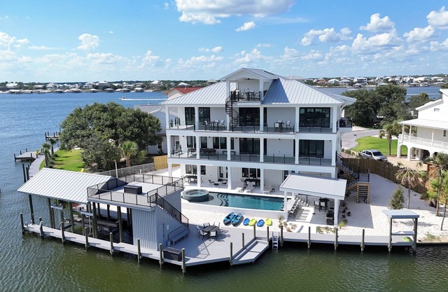 Full Circle - LuxuryBeach Oasis - Heated Pool, Hot Tub, Dock and Game room!