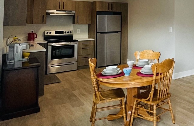 Full Comfy&Private Suite with a Yard for Your Getaway in Bear Mountain, Victoria