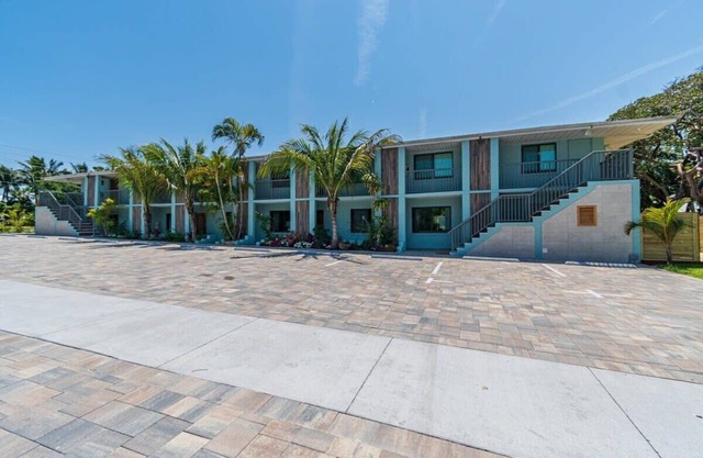 Beautifully Renovated 16 Bedroom Accommodation