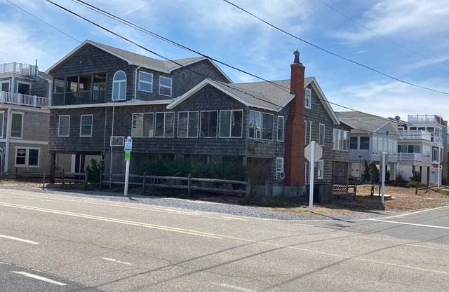 Full Cottage in Bethany Beach - Directly across from the beach entrance!