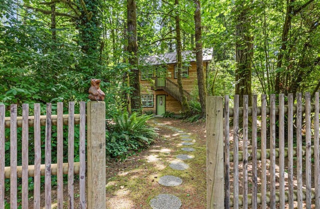 Full Creekside Duplex w/ HotTub Near Seattle Ferry