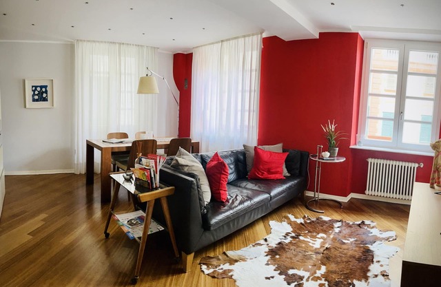 Full-featured design and functionality in the heart of the historic center.