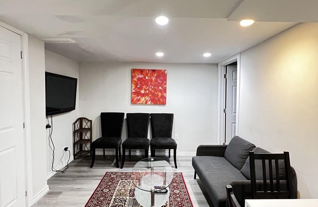 Full Furnished Freshly renovated cozy basement 5 minutes to Upper Canada Mall