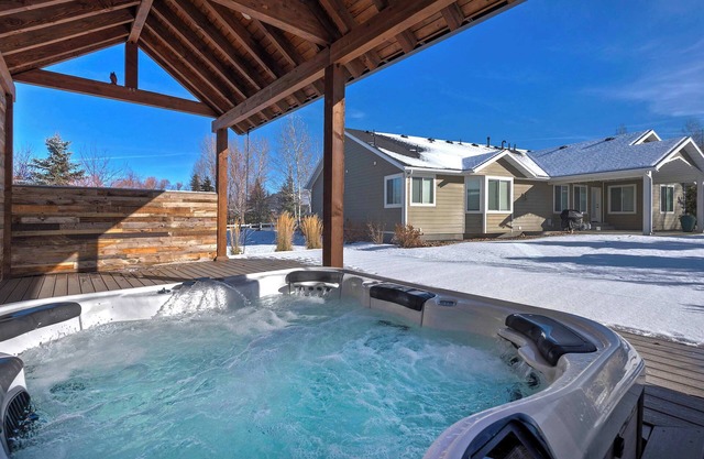 Full-Home Rental in Francis! 25min to Ski Resorts and Main St.