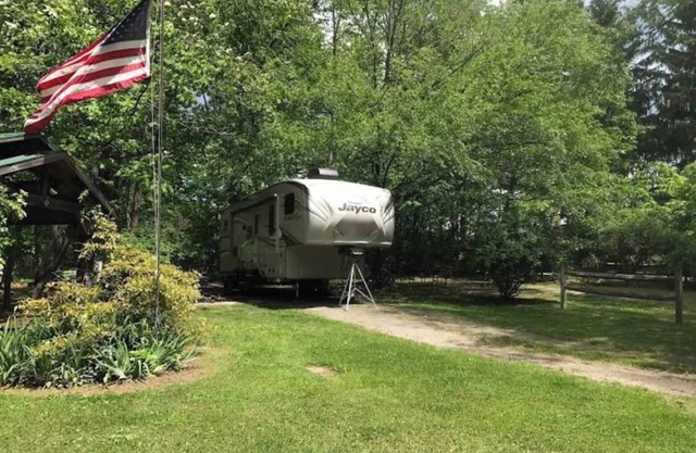Full Hook up 30 Amp Site W Up to 26Ft