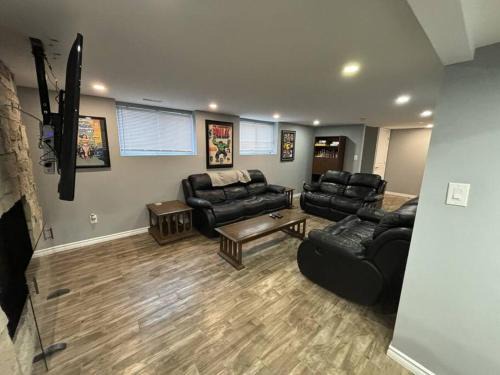 Full House - 5 Bed, 2 Bath - East