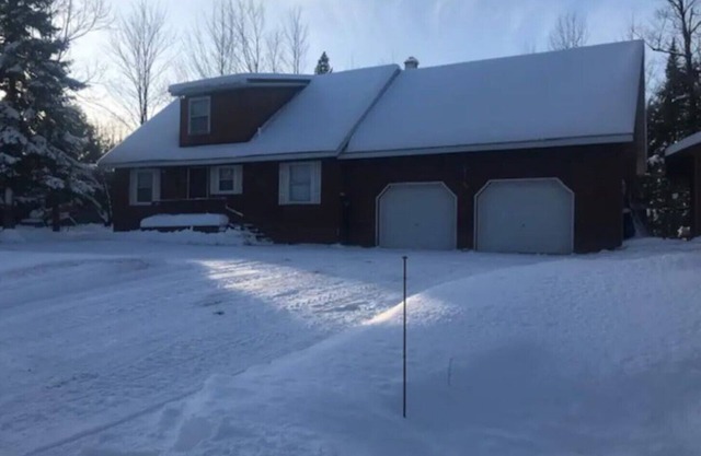 Full House on secluded road, 4 bed 2 bath, fully furnished basement w/bar + beds