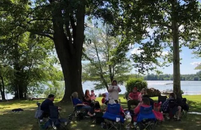Full House on the Lake with Free kayaks, paddleboats and a fishing boat.