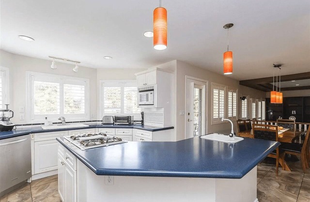 Full House with Peaceful neighborhood for Rent— 7 min from YXX