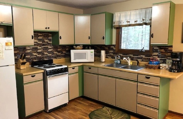 Full Kitchen - Home Theater Room - Kayaks - Outdoor Jacuzzi -Near Traverse City