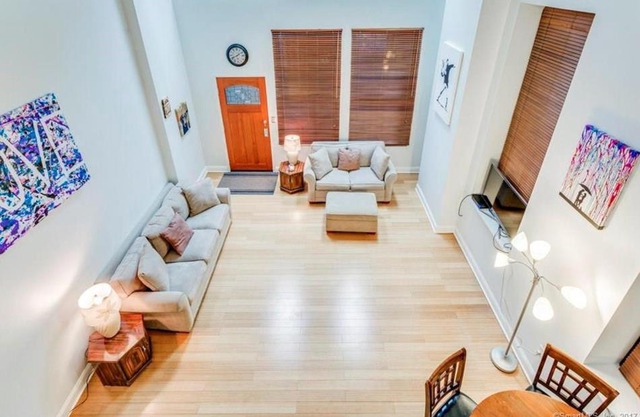 Full loft apartment near Omni Hotel