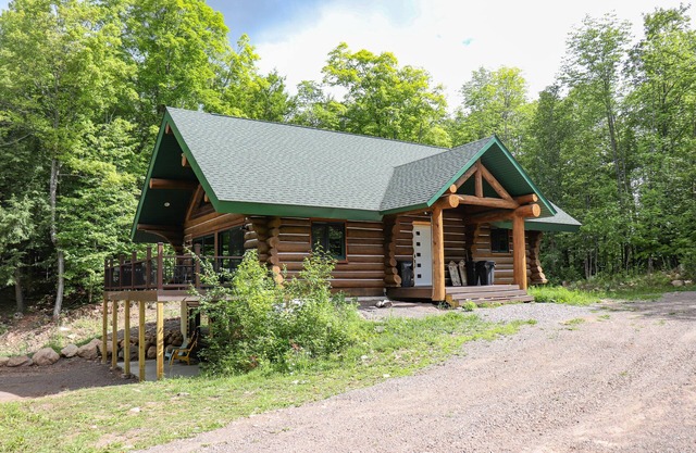 Full Log House Near Golf Course & UTV/Snowmobile Trails