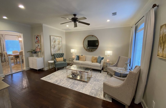 Full Townhouse Fleur de Lis condominiums 1 Mile To Stadiums