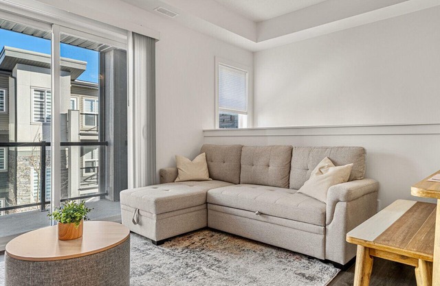 Full Townhouse » Garage » King Bed » Office Space