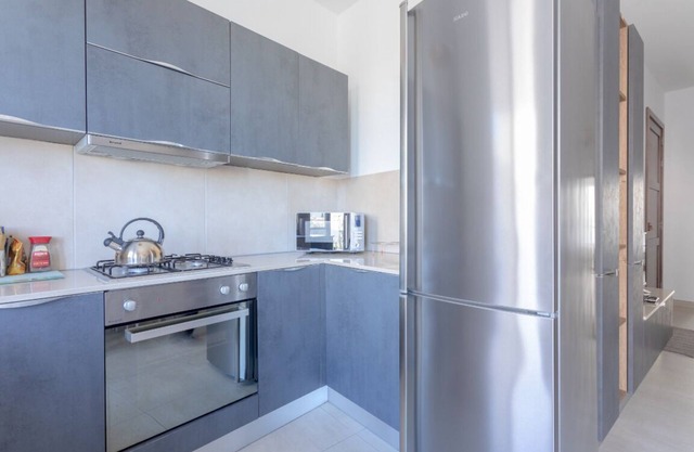 Totalmente con aire acondicionado, 2 habitaciones, 1er piso.