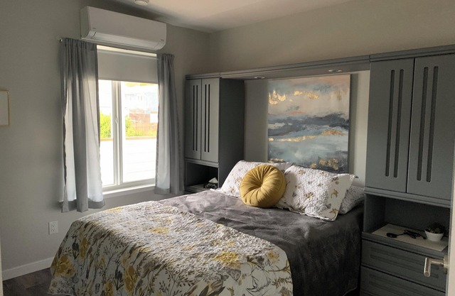 Fully appointed 2 bedroom carriage house in beautiful Penticton!