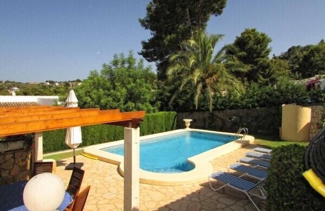 Villa mit Pool; Garten; für 6 Pers.3 Schlaf-u.3 Badezi; aircondition; Meerblick.
