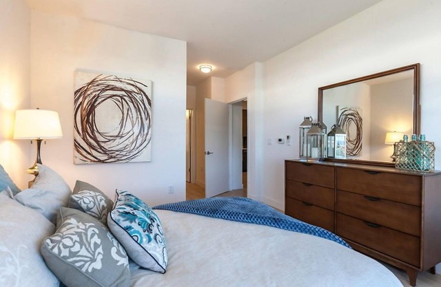 Fully Equipped 1 Bedroom Condo with Kitchen and Laundry