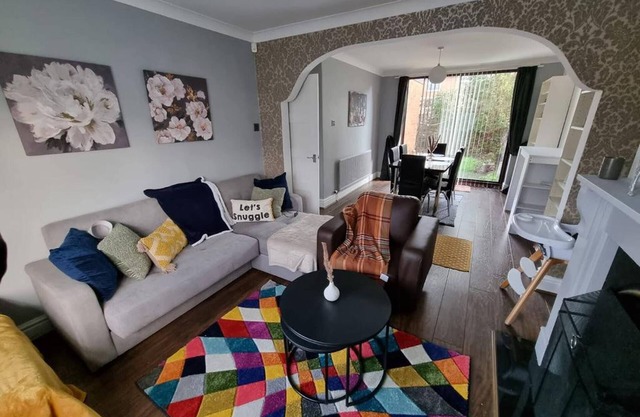 Fully Equipped 3-bedroom House With Free Parking